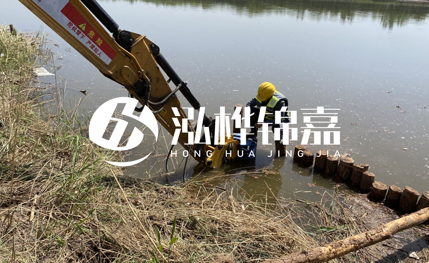 護(hù)坡樁選擇松木樁還是杉木？