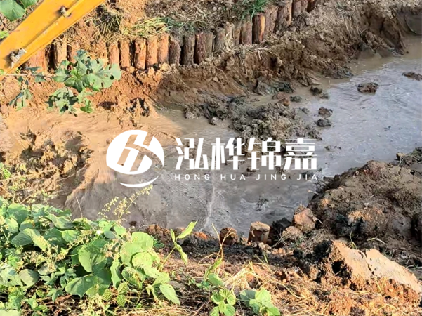湖南防汛木樁批發(fā)廠(chǎng)家泓樺錦嘉 - 防洪木樁的作用是什么？?