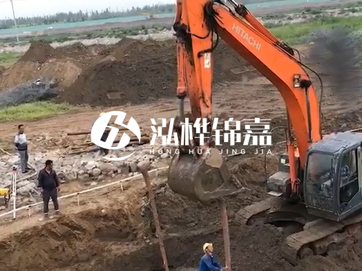 松木樁批發(fā)廠家泓樺錦嘉 - 生態(tài)河道木樁施工需要注意什么？
